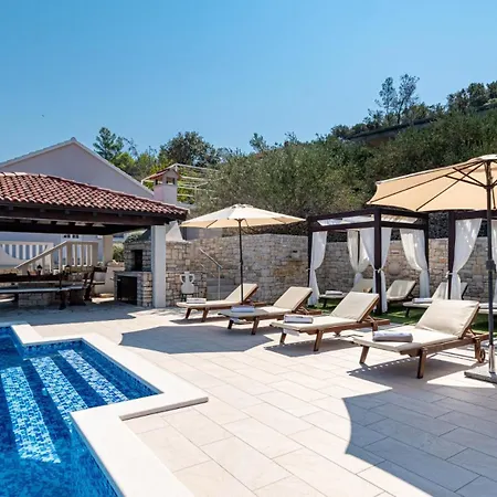 Seafront Mijo By Guide ヴィラ Blato