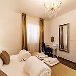 Vila Seafront Mijo By Guide *