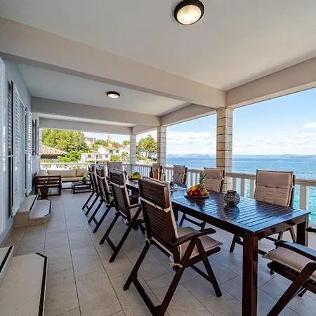 Seafront Mijo By Guide Villa *