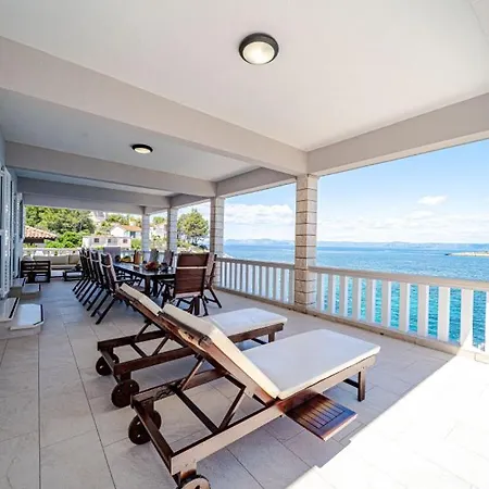 Seafront Mijo By Guide Villa *