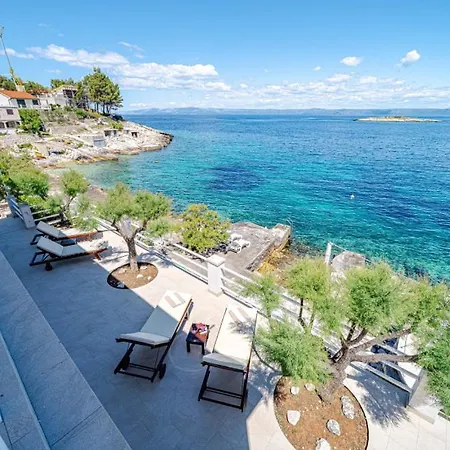 Villa Seafront Mijo By Guide