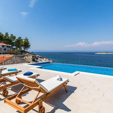 Seafront Mijo By Guide Villa *