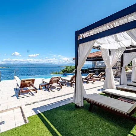 Seafront Mijo By Guide Villa