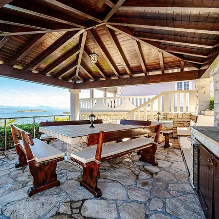 Seafront Mijo By Guide Villa