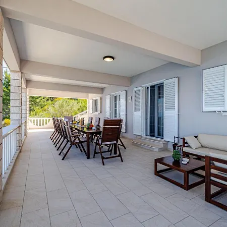 Seafront Mijo By Guide Villa *